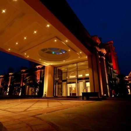 Golden Galaxy Hotels And Resorts Дели Экстерьер фото