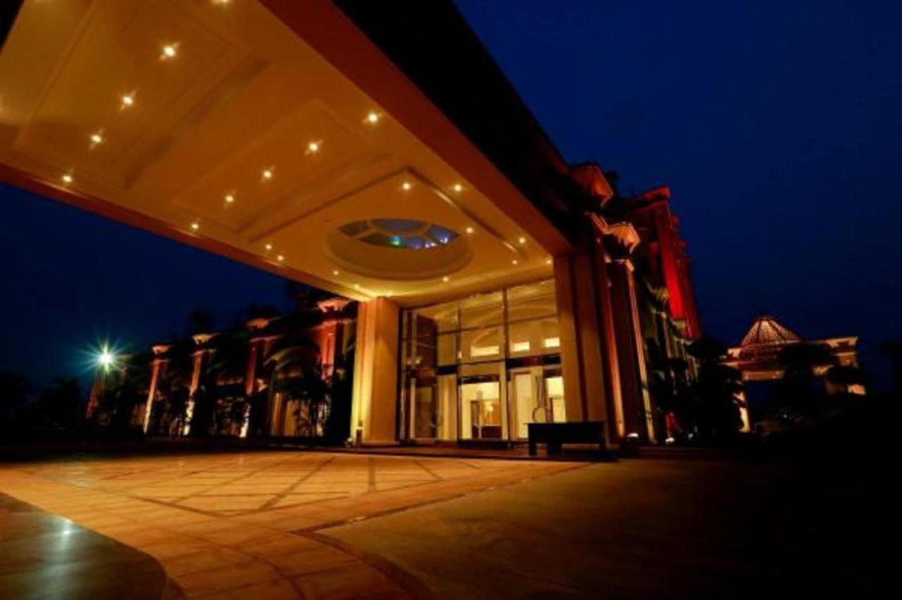 Golden Galaxy Hotels And Resorts Дели Экстерьер фото